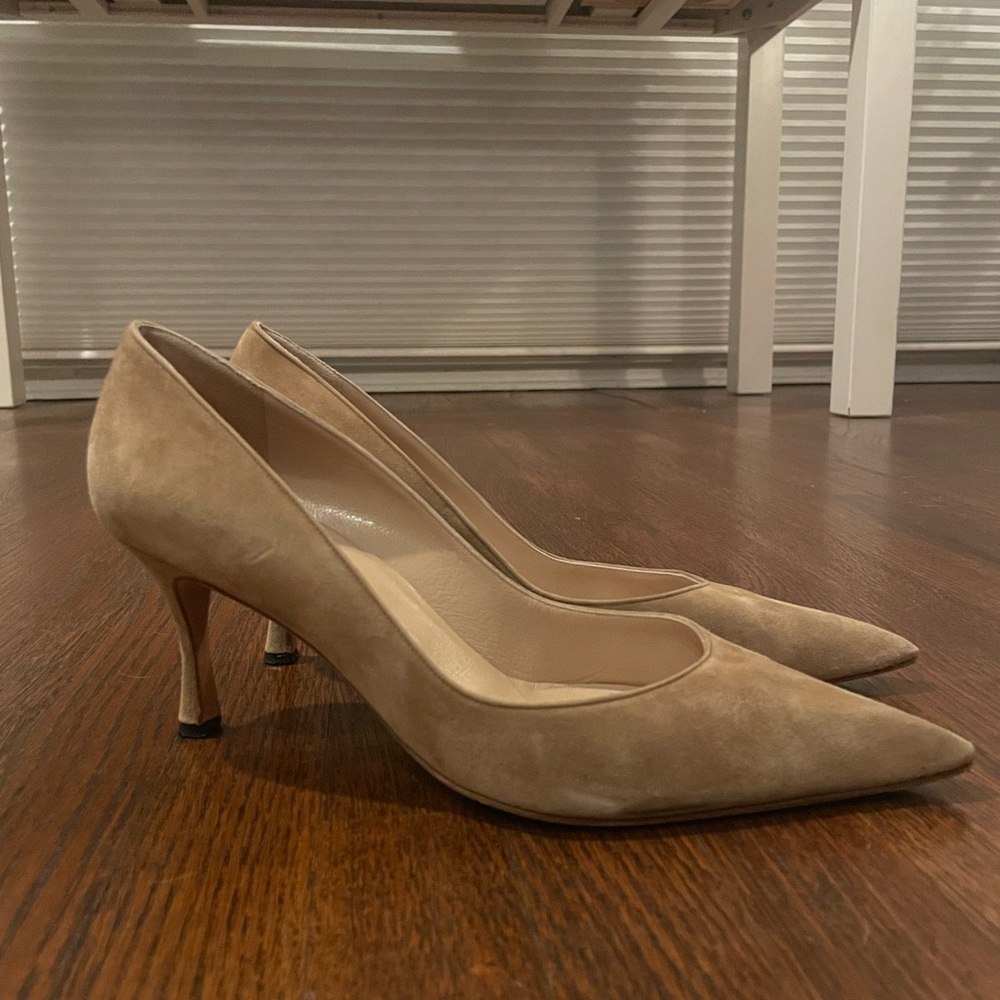 Manolo Blahnik Nude Suede Pointed Toe Pumps